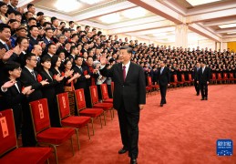 习近平会见全国“人民满意的公务员”和“人民满意的公务员集体”代表