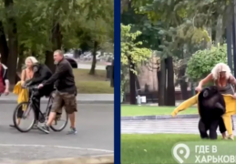 乌克兰黑猩猩从动物园逃离后骑车回家，饲养员推车网友：太暖心