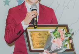 韩国第11届最佳品牌大赏 歌手朴君获新人歌手部门殊荣